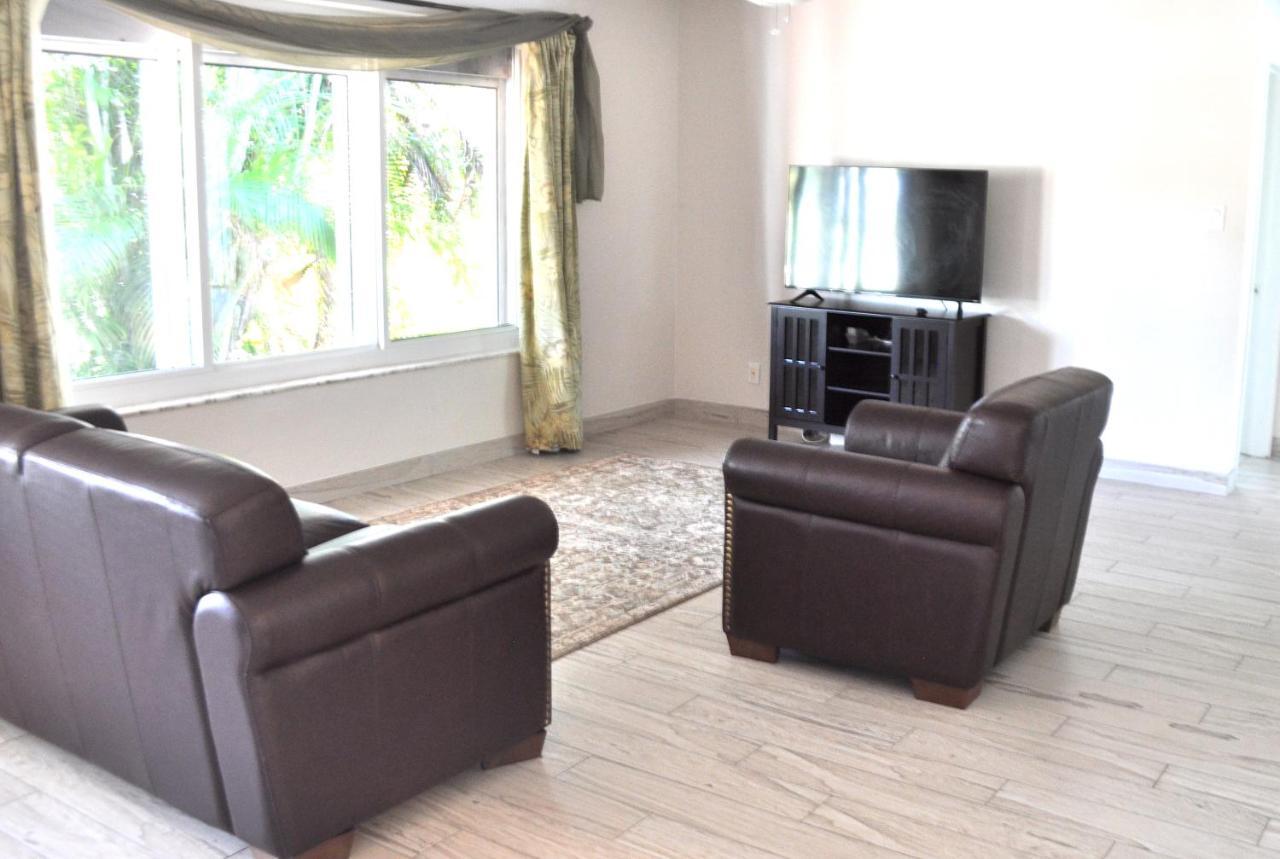 Lovely 3-Bd, Walk To Bars, 9 Min Drive From Beach! Heated Pool. Fort Lauderdale Exterior photo